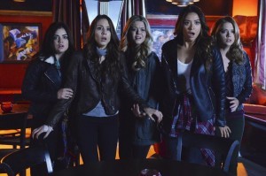 LUCY HALE, TROIAN BELLISARIO, SASHA PIETERSE, SHAY MITCHELL, ASHELY BENSON