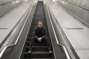 24LAD_EP3-SET_UP-DS-7270