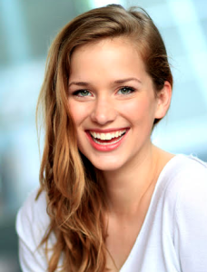 20140412065217-Elizabeth_Lail