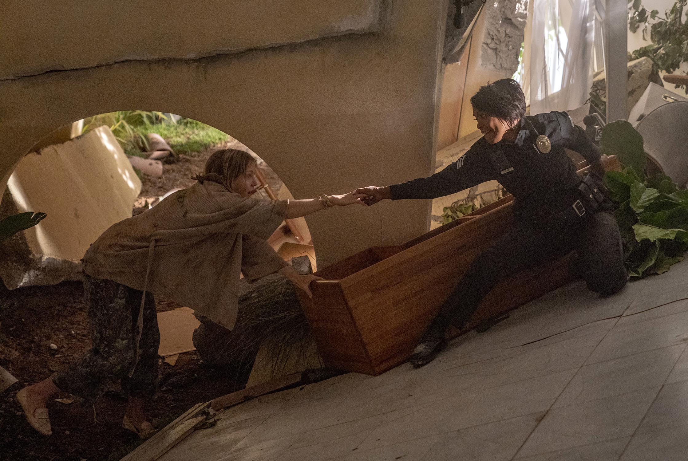 9-1-1: L-R: Guest star Lilli Birdsell and Angela Bassett in the “Alone Together” episode of 9-1-1 airing Monday, Jan. 25 (8:00-9:00 PM ET/PT) on FOX. CR: FOX. © 2021 FOX Media LLC. 9-1-1: L-R: Guest star Lilli Birdsell and Angela Bassett in the “Alone Together” episode of 9-1-1 airing Monday, Jan. 25 (8:00-9:00 PM ET/PT) on FOX. CR: FOX. © 2021 FOX Media LLC.