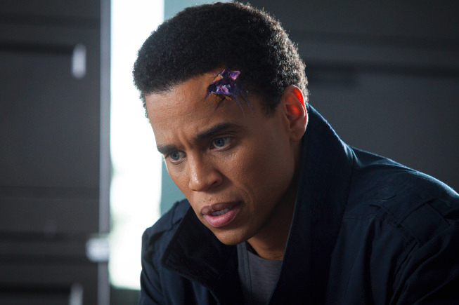 ALMOST HUMAN: Dorian (Michael Ealy) battles an intense and futuristic hostage situation in the "Are You Receiving?" episode of ALMOST HUMAN, airing Monday Nov. 25 (8:00-9:00 PM ET/PT) on FOX. ©2013 Fox Broadcasting Co. Cr: Liane Hentscher/FOX ALMOST HUMAN: Dorian (Michael Ealy) battles an intense and futuristic hostage situation in the "Are You Receiving?" episode of ALMOST HUMAN, airing Monday Nov. 25 (8:00-9:00 PM ET/PT) on FOX. ©2013 Fox Broadcasting Co. Cr: Liane Hentscher/FOX