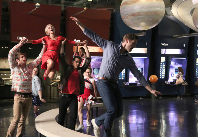 GLEE: Will (Matthew Morrison, R) and April Rhodes (guest star Kristin Chenoweth, L) perform in the "New Directions" episode of GLEE airing Tuesday, March 25 (9:00-10:00 PM ET/PT) on FOX. ©2014 Broadcasting Co. CR: Mike Yarish/FOX GLEE: Will (Matthew Morrison, R) and April Rhodes (guest star Kristin Chenoweth, L) perform in the "New Directions" episode of GLEE airing Tuesday, March 25 (9:00-10:00 PM ET/PT) on FOX. ©2014 Broadcasting Co. CR: Mike Yarish/FOX