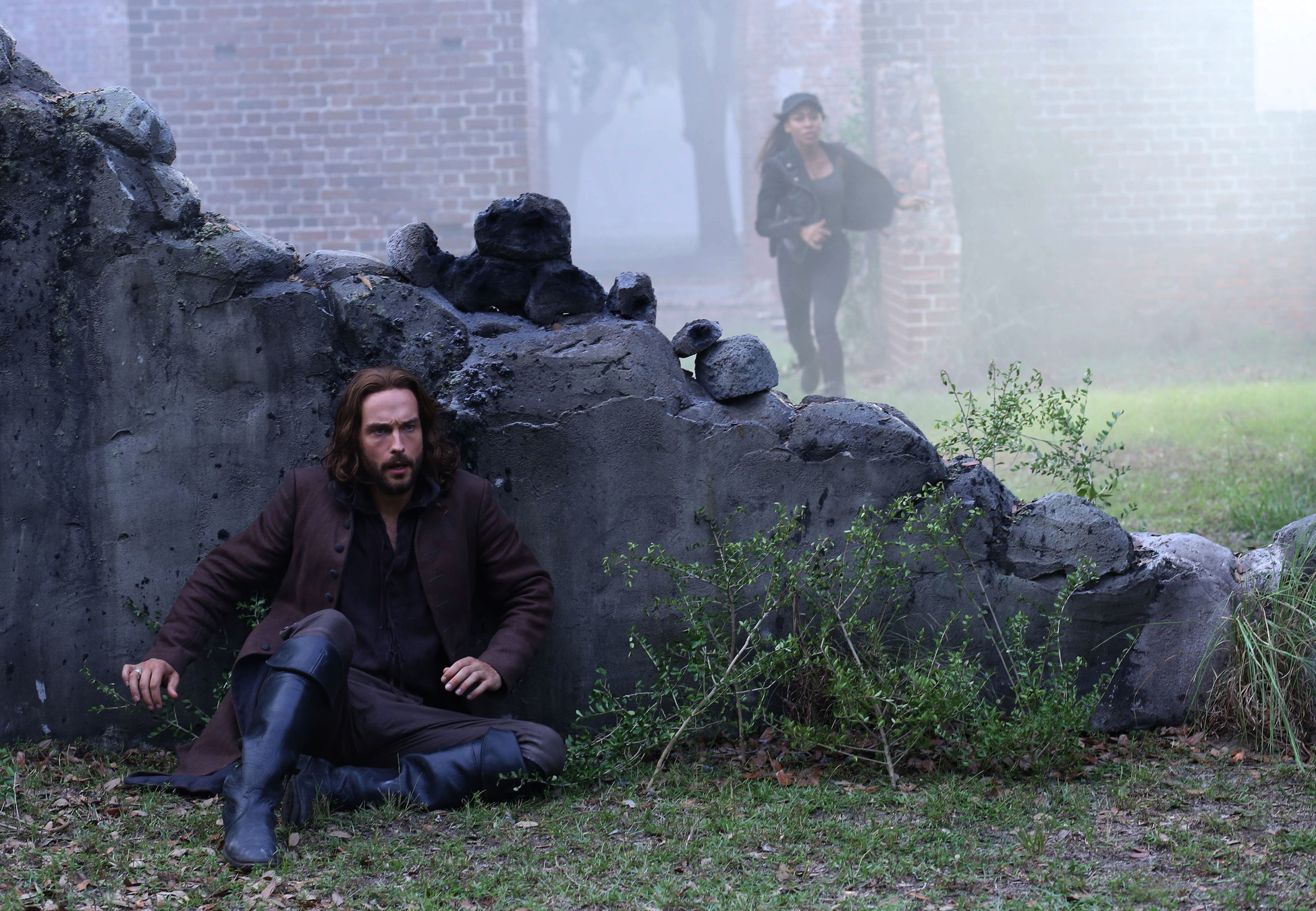 SLEEPY HOLLOW: Ichabod (Tom Mison, L) and Abbie (Nicole Beharie, R) are on a quest to find a weapon of ultimate power to kill Moloch in the "Magnum Opus" episode of SLEEPY HOLLOW airing Monday, Nov. 24 (9:00-10:00 PM ET/PT) on FOX. ©2014 Fox Broadcasting Co. CR: Fred Norris/FOX SLEEPY HOLLOW: Ichabod (Tom Mison, L) and Abbie (Nicole Beharie, R) are on a quest to find a weapon of ultimate power to kill Moloch in the "Magnum Opus" episode of SLEEPY HOLLOW airing Monday, Nov. 24 (9:00-10:00 PM ET/PT) on FOX. ©2014 Fox Broadcasting Co. CR: Fred Norris/FOX