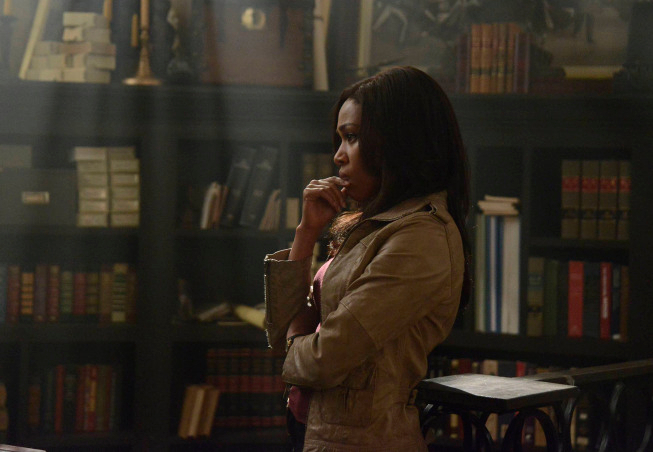 SLEEPY HOLLOW: Lt. Abbie Mills (Nicole Beharie) must find hidden clues to thwart the evil in Sleepy Hollow in "The Midight Ride" episode of SLEEPY HOLLOW airing Monday, Nov. 11  (9:00-10:00 PM ET/PT) on FOX. ©2013 Fox Broadcasting Co. CR: Brownie Harris/FOX SLEEPY HOLLOW: Lt. Abbie Mills (Nicole Beharie) must find hidden clues to thwart the evil in Sleepy Hollow in "The Midight Ride" episode of SLEEPY HOLLOW airing Monday, Nov. 11  (9:00-10:00 PM ET/PT) on FOX. ©2013 Fox Broadcasting Co. CR: Brownie Harris/FOX