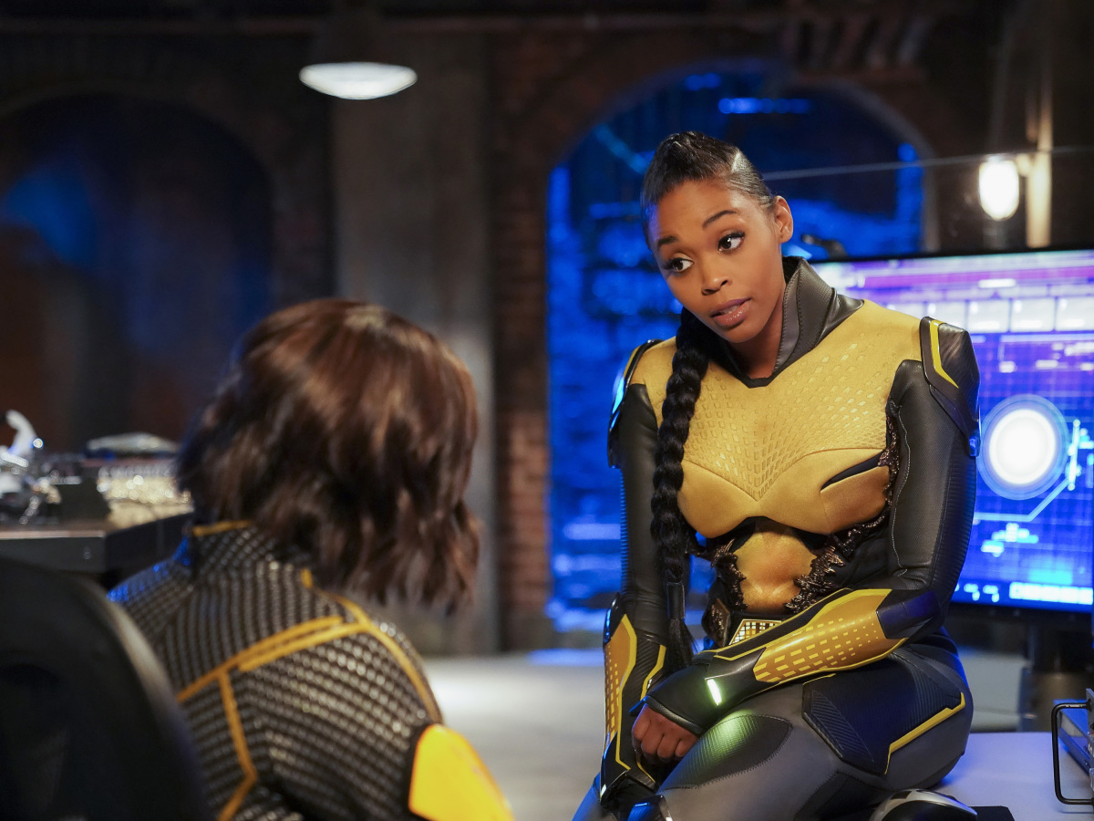 BLACK LIGHTNING BLACK LIGHTNING