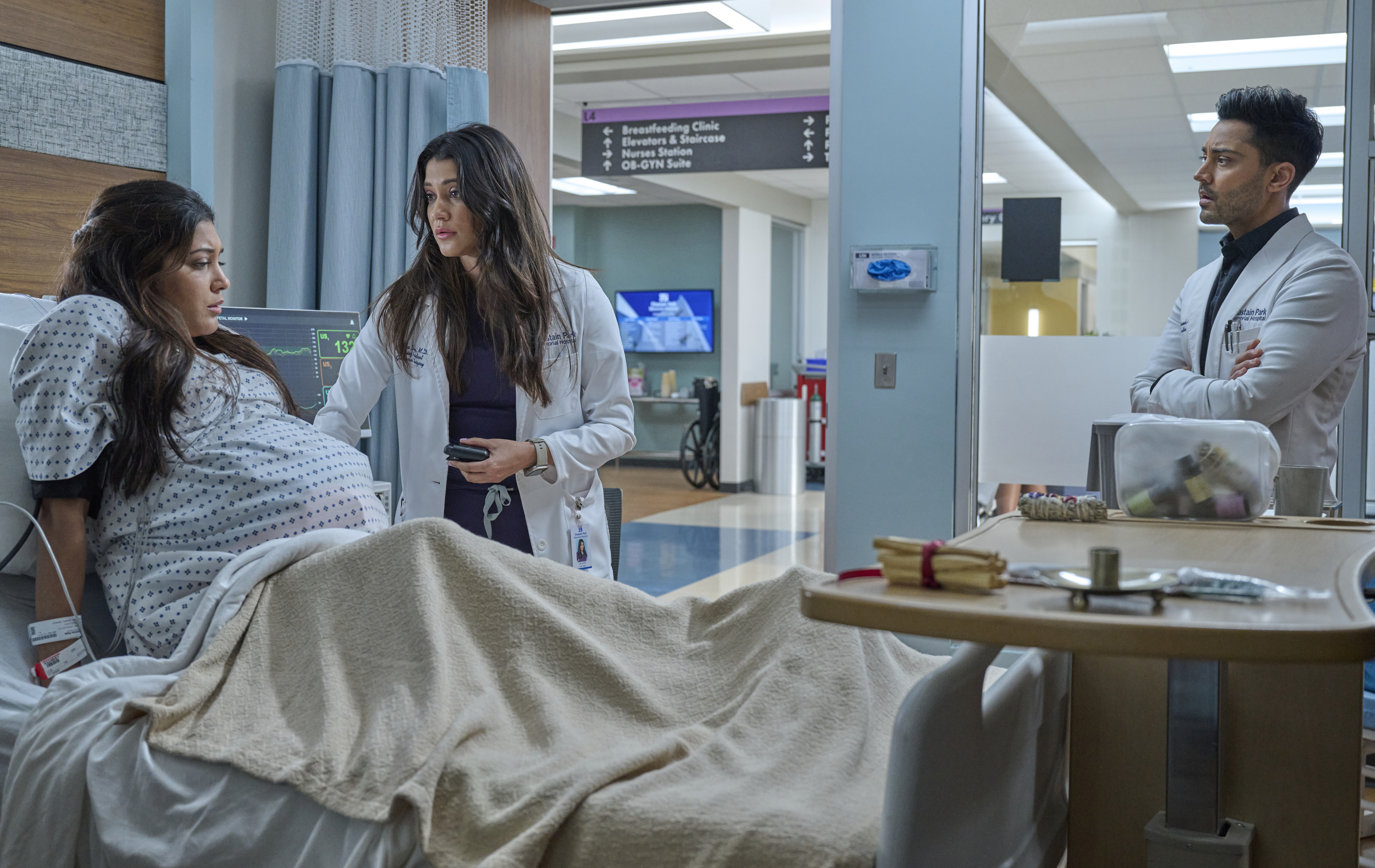 THE RESIDENT: L-R: Guest star Aneesha Joshi, Anuja Joshi, and Manish Dayal in the “One Bullet” episode of THE RESIDENT, airing Tuesday, October 4 (8:00-9:02 PM ET/PT) on FOX. ©2022 Fox Media LLC Cr: Tom Griscom/FOX THE RESIDENT: L-R: Guest star Aneesha Joshi, Anuja Joshi, and Manish Dayal in the “One Bullet” episode of THE RESIDENT, airing Tuesday, October 4 (8:00-9:02 PM ET/PT) on FOX. ©2022 Fox Media LLC Cr: Tom Griscom/FOX