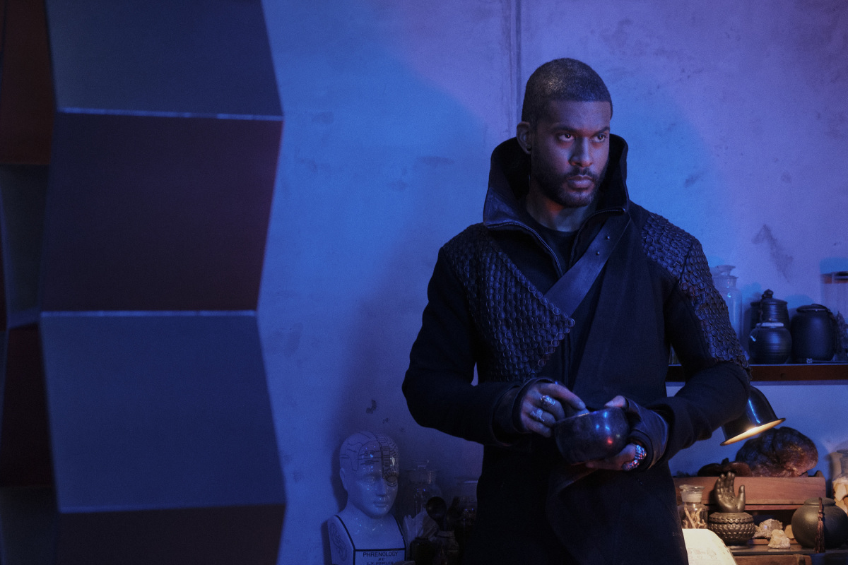 BLACK LIGHTNING BLACK LIGHTNING