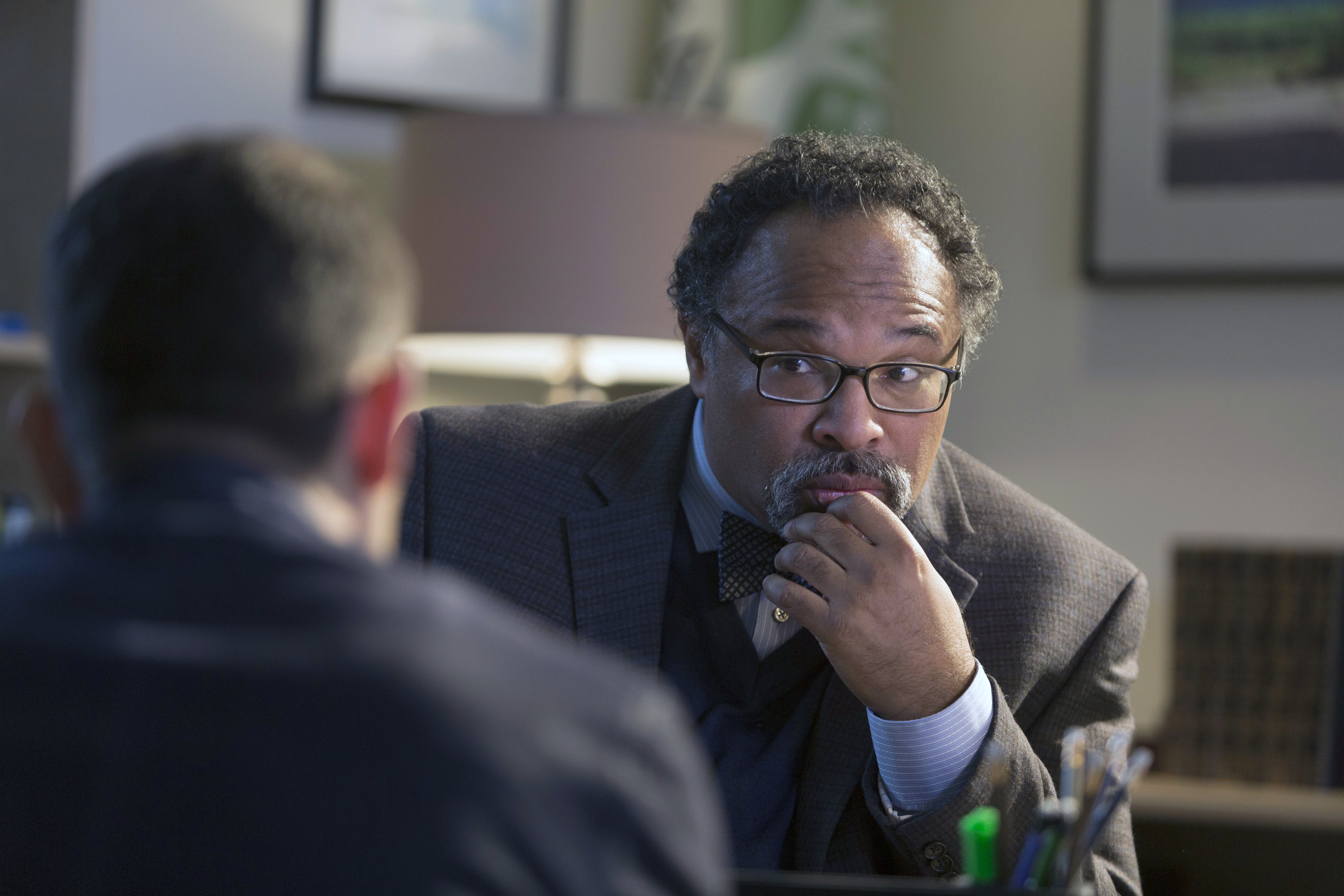 LUCIFER: Guest star Geoffrey Owens in the "Deceptive Little Parasite” episode of LUCIFER airing Monday, May 8 (9:01-10:00 PM ET/PT) on FOX. Cr: Michael Courtney/FOX LUCIFER: Guest star Geoffrey Owens in the "Deceptive Little Parasite” episode of LUCIFER airing Monday, May 8 (9:01-10:00 PM ET/PT) on FOX. Cr: Michael Courtney/FOX