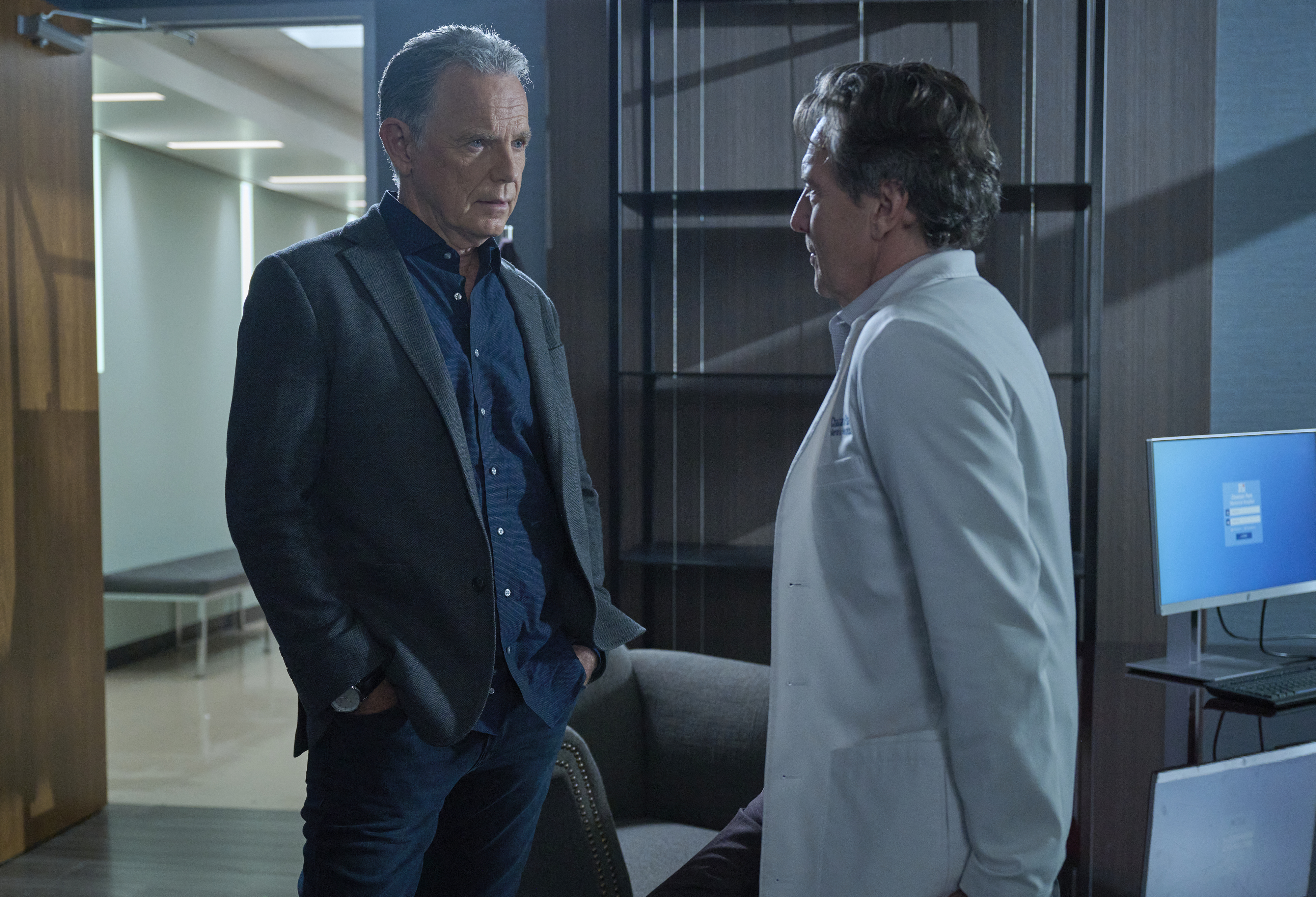 THE RESIDENT: L-R: Bruce Greenwood and Andrew McCarthy in the "All Hands on Deck" season finale episode of THE RESIDENT airing Tuesday, Jan. 17 (8:00-9:00 PM ET/PT) on FOX. ©2022 Fox Media LLC. CR: Tom Griscom/FOX THE RESIDENT: L-R: Bruce Greenwood and Andrew McCarthy in the "All Hands on Deck" season finale episode of THE RESIDENT airing Tuesday, Jan. 17 (8:00-9:00 PM ET/PT) on FOX. ©2022 Fox Media LLC. CR: Tom Griscom/FOX