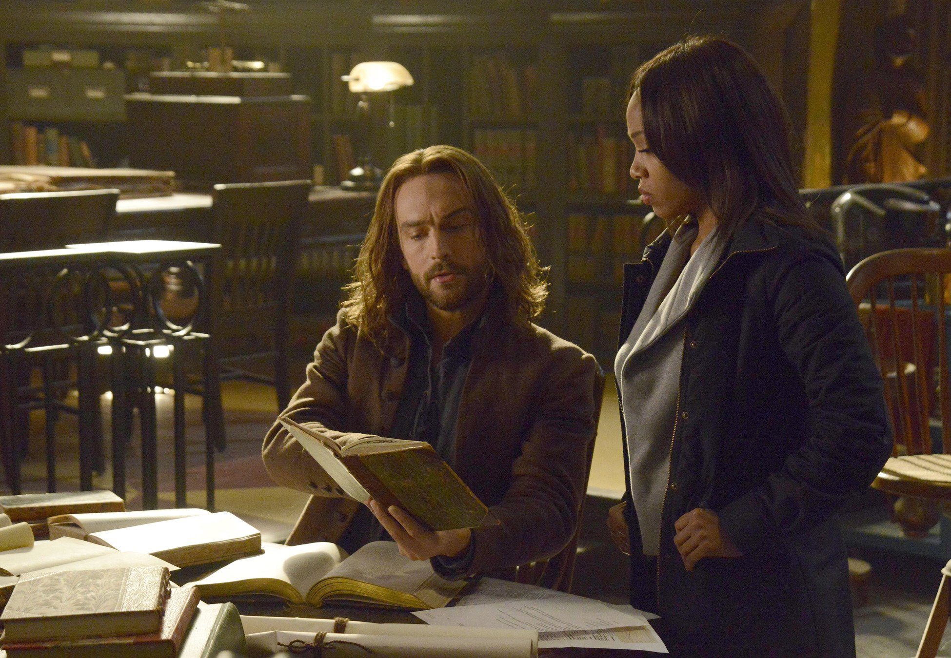 SLEEPY HOLLOW: Ichabod (Tom Mison, L) and Abbie (Nicole Beharie, R) look for a dangerous book of spells in the "Spellcaster" episode of SLEEPY HOLLOW aiirng Monday, Feb. 2 (9:00-10:00 PM ET/PT) on FOX. ©2014 Fox Broadcasting Co. CR: Brownie Harris/FOX SLEEPY HOLLOW: Ichabod (Tom Mison, L) and Abbie (Nicole Beharie, R) look for a dangerous book of spells in the "Spellcaster" episode of SLEEPY HOLLOW aiirng Monday, Feb. 2 (9:00-10:00 PM ET/PT) on FOX. ©2014 Fox Broadcasting Co. CR: Brownie Harris/FOX