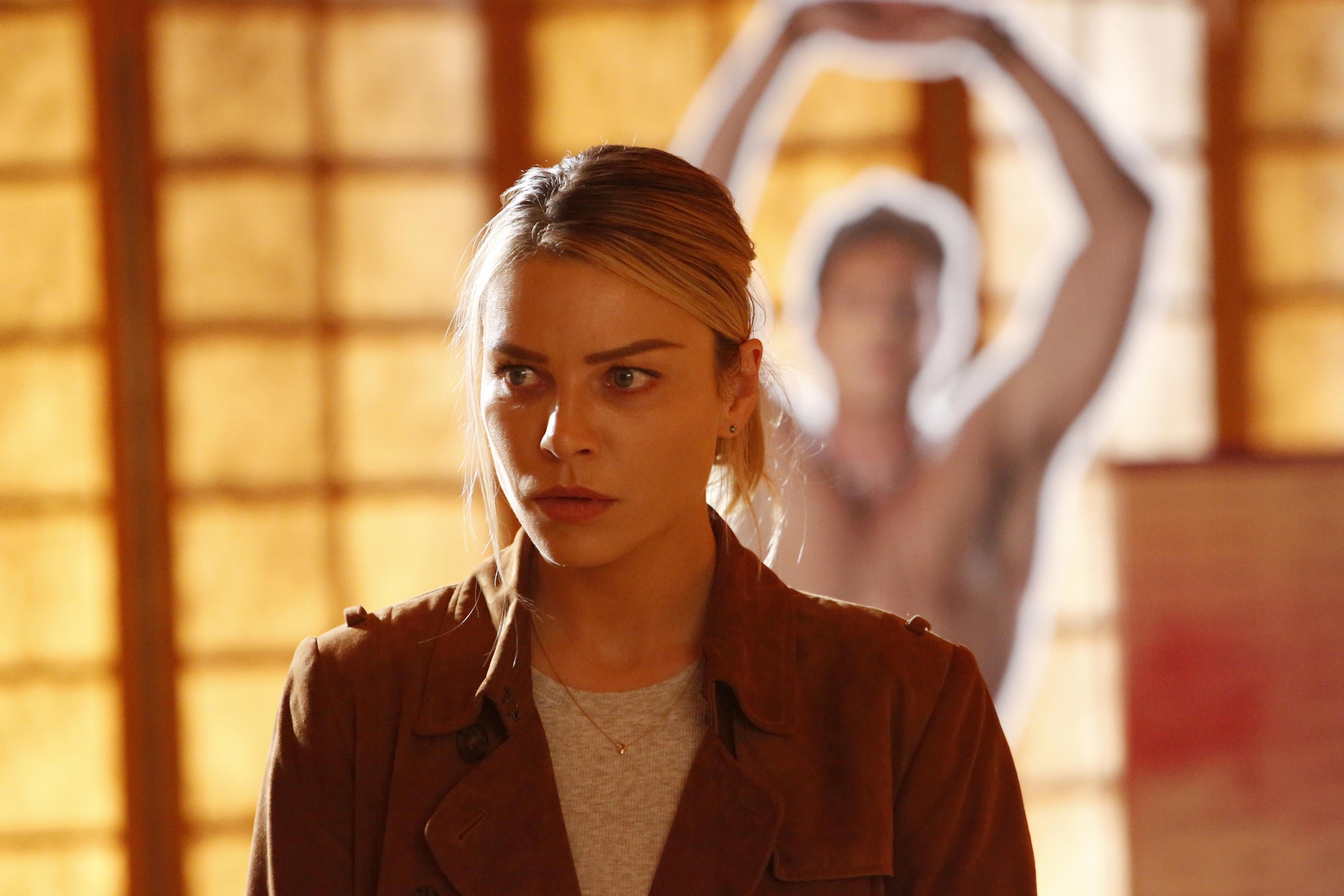LUCIFER: Lauren German in the "Trip To Stabby Town" episode of LUCIFER airing Monday, Nov. 14 (9:01-10:00 PM ET/PT) on FOX. ©2016 Fox Broadcasting Co. Cr: Bettina Strauss/FOX LUCIFER: Lauren German in the "Trip To Stabby Town" episode of LUCIFER airing Monday, Nov. 14 (9:01-10:00 PM ET/PT) on FOX. ©2016 Fox Broadcasting Co. Cr: Bettina Strauss/FOX
