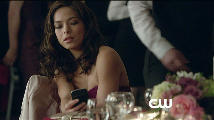 Beauty And The Beast “Bridesmaid Up!” Preview Trailer Screencaps – Airs Tonight!