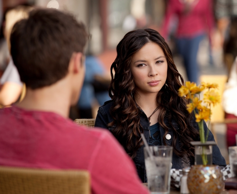 The Vampire Diaries’ Malese Jow & Glee’s Titus Makin Jr. Join The CW Pilot Oxygen