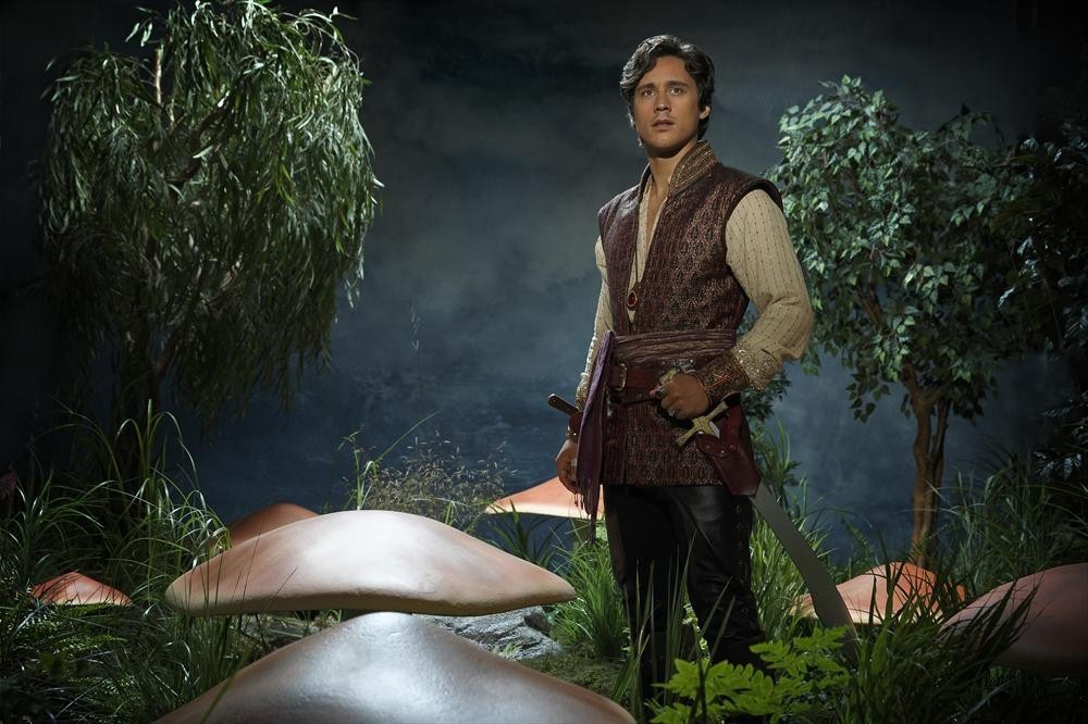 Once Upon A Time In Wonderland: New Cast Photos!