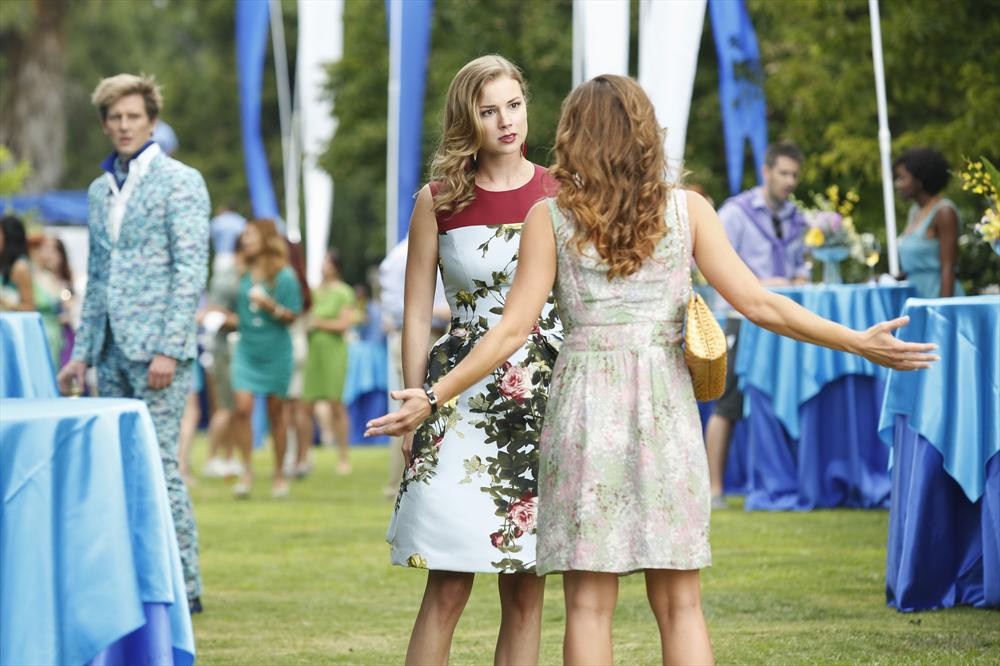 Revenge Spoilers: Images & Description For The Season Premiere “Renaissance”