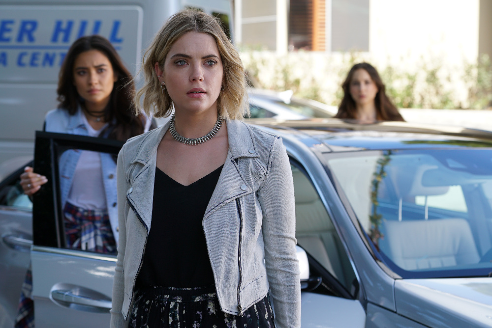 Pretty Little Liars Spoiler Photos: “Don’t Look Now”