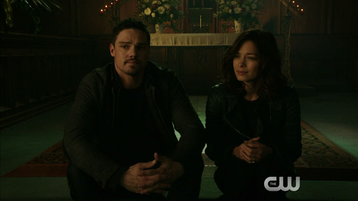 Beauty and the Beast: Screencaps From A “Chasing Ghosts” Preview Clip