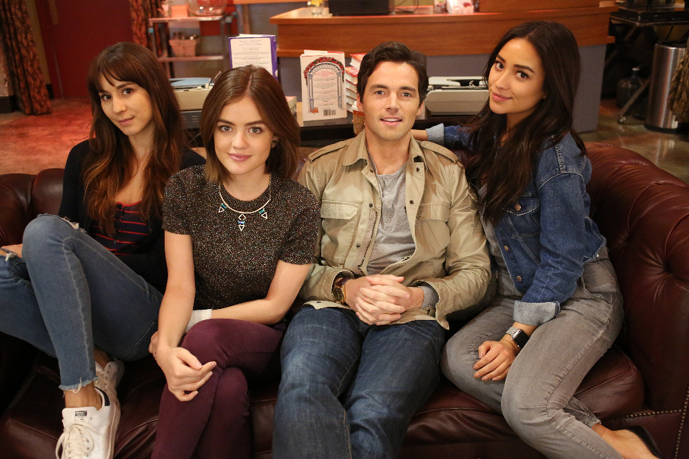 Pretty Little Liars Spoilers: “Bedlam” Images & Description Pretty Little Liars cast