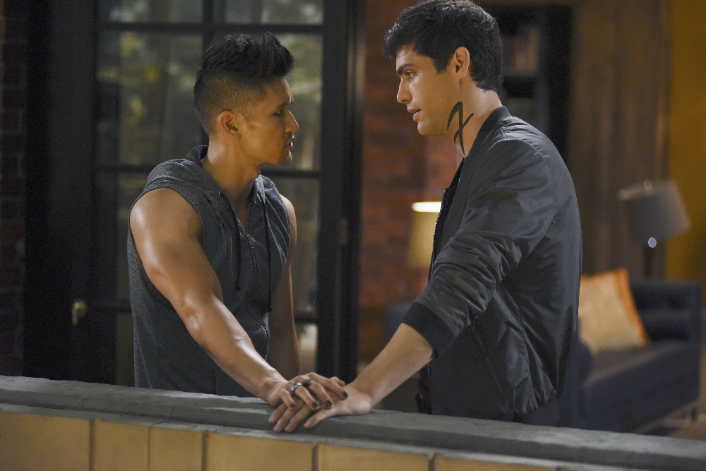 Shadowhunters Season 2 Premiere Spoilers: “This Guilty Blood” Shadowhunters Season 2 Malec