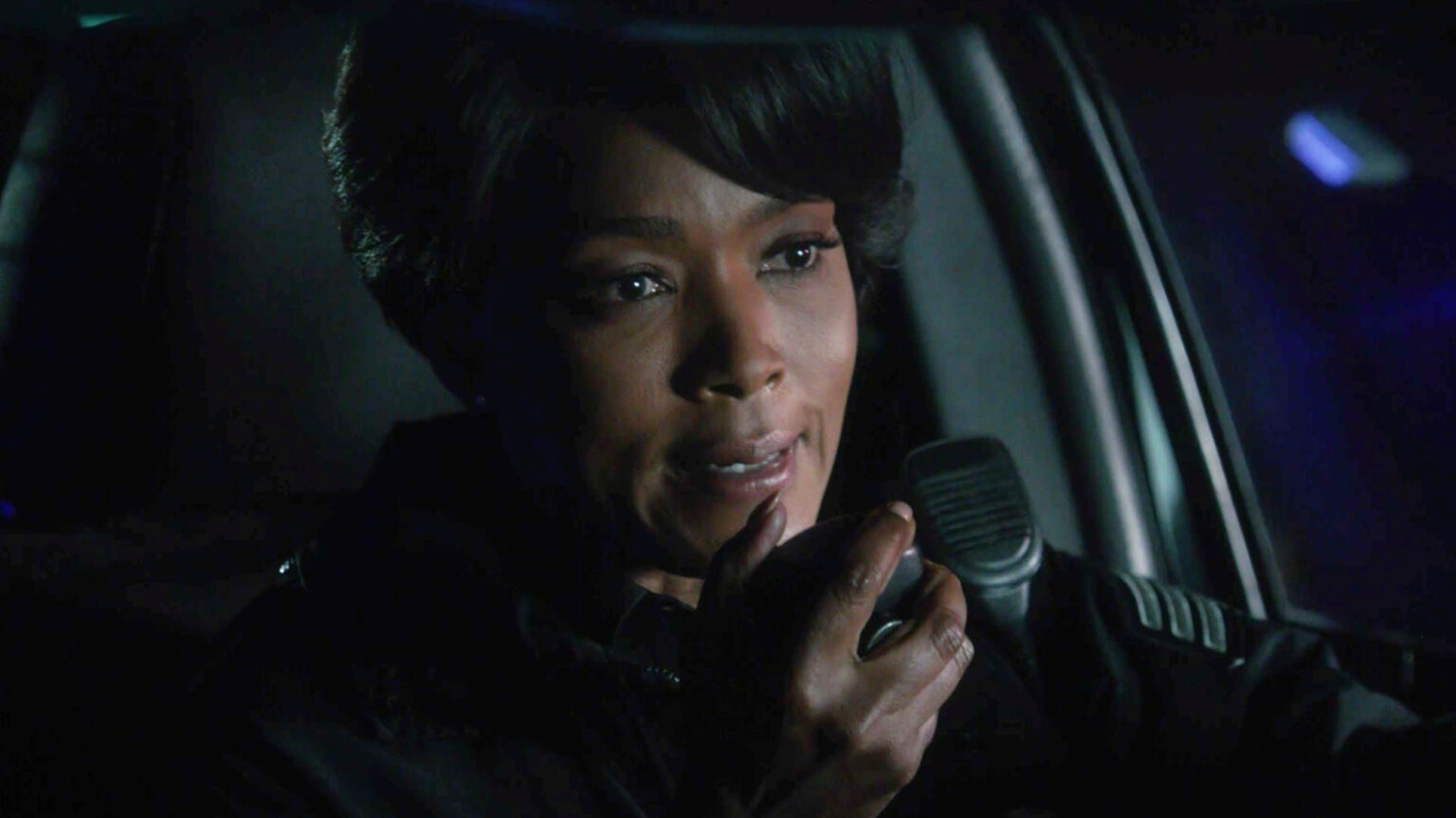 9-1-1 Spring Premiere Photos: “Outside Looking In”