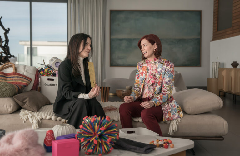 Elsbeth: Mary-Louise Parker Guest Stars in “Hot Tub Crime Machine”