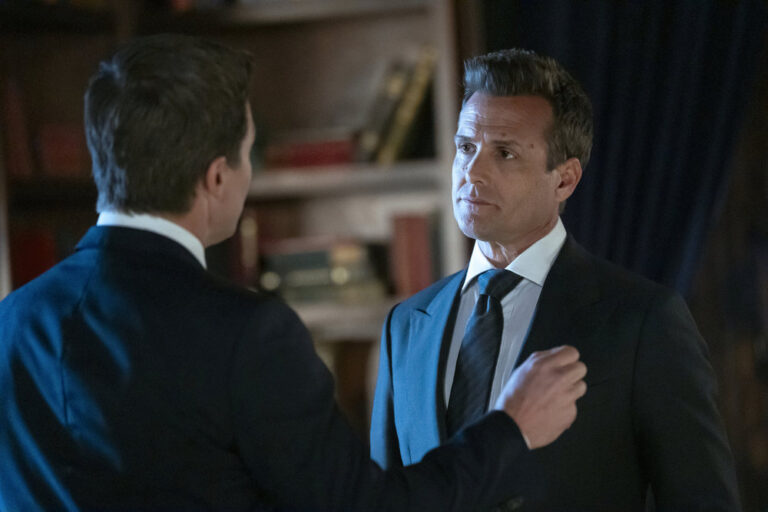 Suits L.A. Photos: More Harvey Specter in “Acapulco”